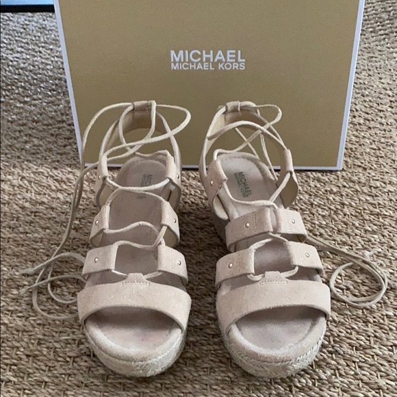 Michael Kors Sophia Lace Up Mid Wedge - Picture 1 of 5
